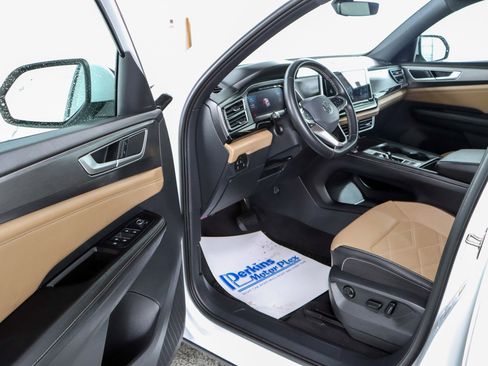 Used 2024 Volkswagen Atlas Cross Sport SE FWD image 3