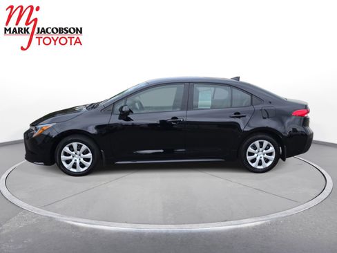 Used 2025 Toyota Corolla LE image 14