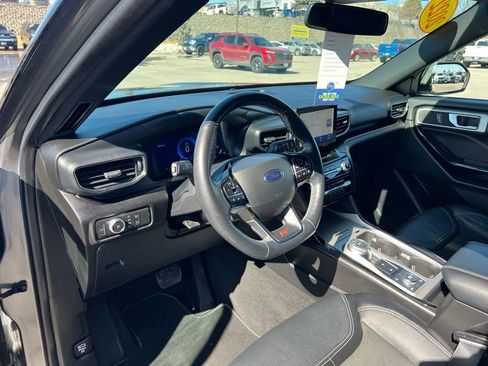 Used 2022 Ford Explorer ST w/ ST Street Pack image 19