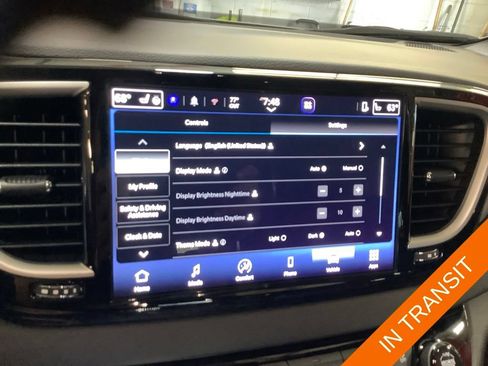 Certified 2026 Chrysler Pacifica Select FWD image 38