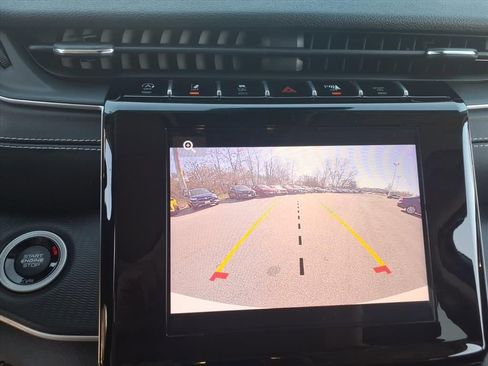 Used 2023 Jeep Grand Cherokee Laredo X image 21