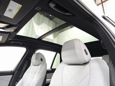 Used 2026 BMW X5 xDrive50e w/ Premium Package AWD/4WD image 18