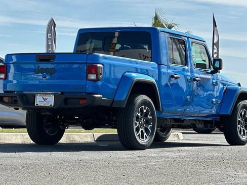 New 2026 Jeep Gladiator Sport AWD/4WD image 3