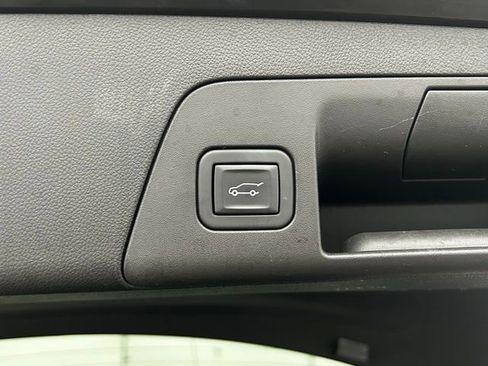 Used 2023 Buick Envision Avenir image 16