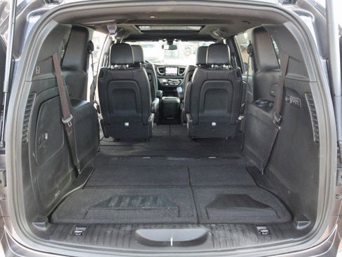 Used 2020 Chrysler Pacifica Limited FWD image 33