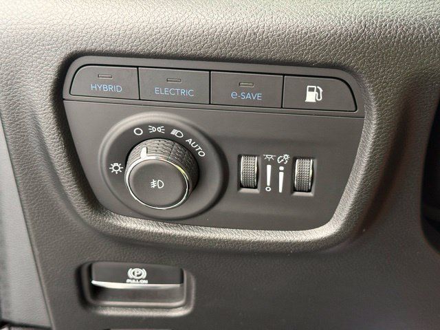Used 2023 Jeep Grand Cherokee Overland w/ Advanced Protech Group III AWD/4WD image 32