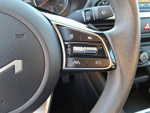 Used 2023 Kia Forte LXS image 17