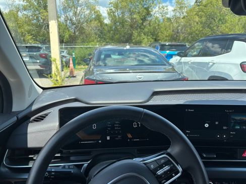 Used 2026 Kia Carnival FWD image 32