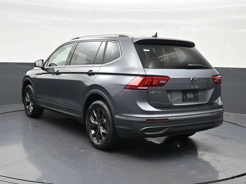 Used 2023 Volkswagen Tiguan SE FWD image 3