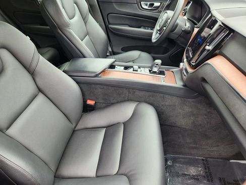 Used 2023 Volvo XC60 T8 Plus AWD/4WD image 5