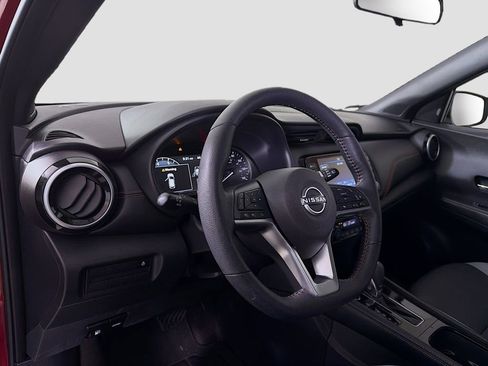 Used 2023 Nissan Kicks SR w/ SR Premium Package image 10