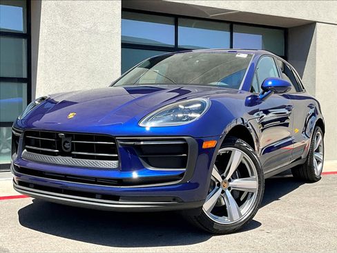 Certified 2025 Porsche Macan AWD/4WD image 1