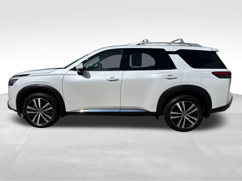 Used 2025 Nissan Pathfinder Platinum w/ Cargo Package AWD/4WD image 3