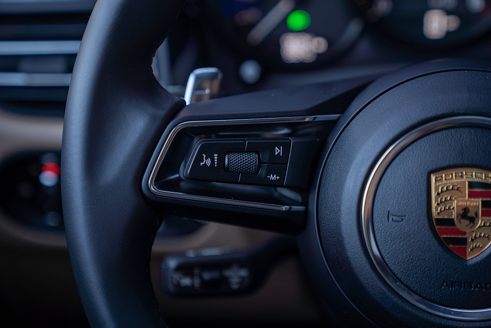 Certified 2026 Porsche Macan AWD/4WD image 7
