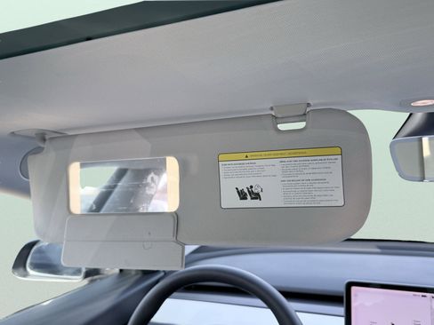 Used 2021 Tesla Model 3 Standard Range Plus image 57