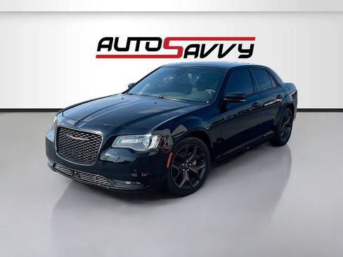 Used 2023 Chrysler 300 S w/ Comfort Group RWD image 3