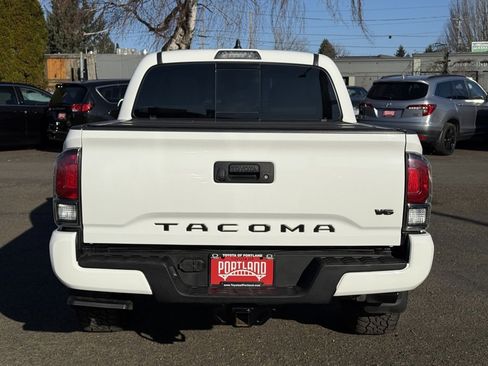 Used 2022 Toyota Tacoma TRD Sport image 9
