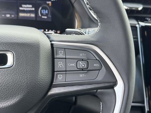 New 2025 Jeep Grand Cherokee Laredo X w/ Luxury Tech Group I AWD/4WD image 9