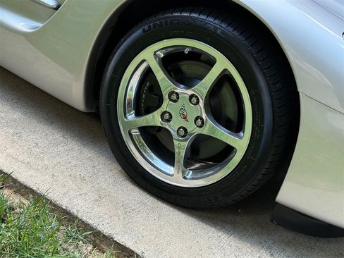 Used 2004 Chevrolet Corvette Coupe w/ Preferred Equipment Group image 35