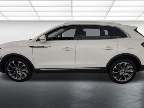 Used 2022 Lincoln Nautilus Reserve AWD/4WD image 5