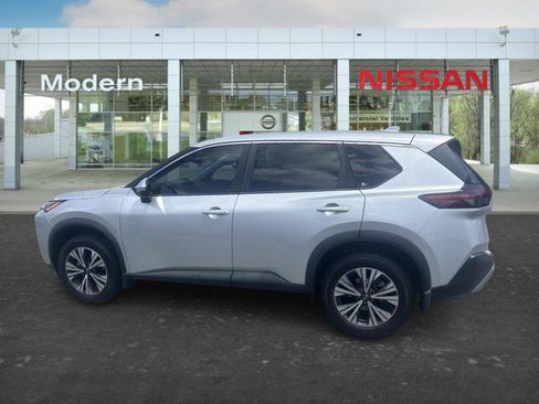 Used 2022 Nissan Rogue SV FWD image 2