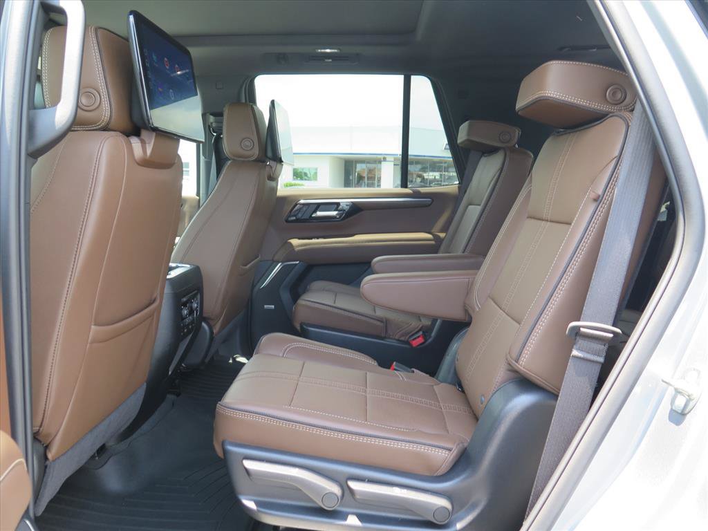 Used 2025 Chevrolet Tahoe High Country AWD/4WD image 24