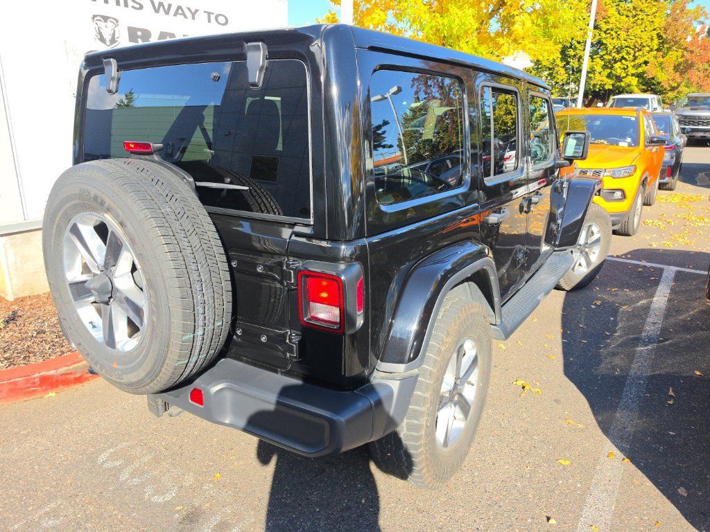 Used 2018 Jeep Wrangler Unlimited Sahara AWD/4WD image 4