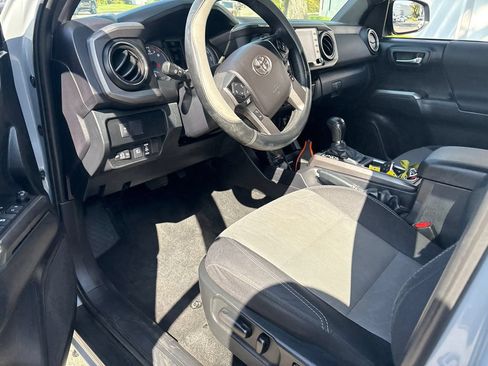 Used 2021 Toyota Tacoma TRD Off-Road AWD/4WD image 7