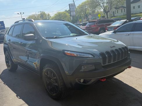 Used 2015 Jeep Cherokee Trailhawk w/ Comfort/Convenience Group AWD/4WD image 7