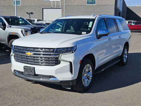 Used 2024 Chevrolet Suburban Premier image 8