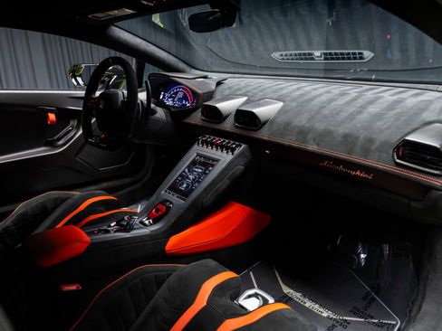 Used 2021 Lamborghini Huracan STO RWD image 73