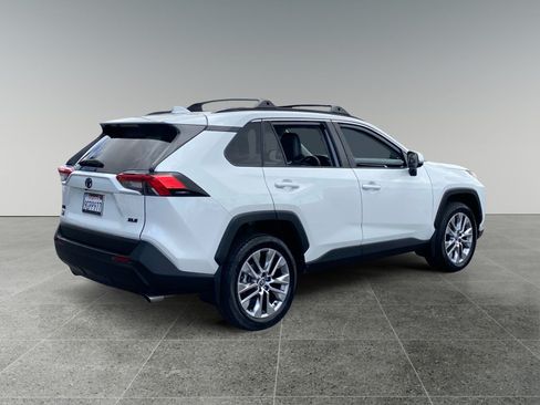 Used 2023 Toyota RAV4 XLE Premium FWD image 5