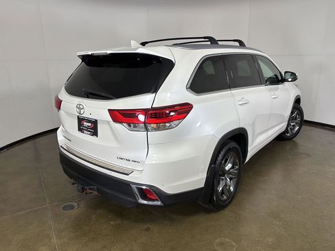 Used 2018 Toyota Highlander Limited Platinum AWD/4WD image 10