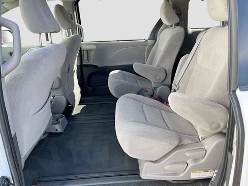 Used 2020 Toyota Sienna LE image 23