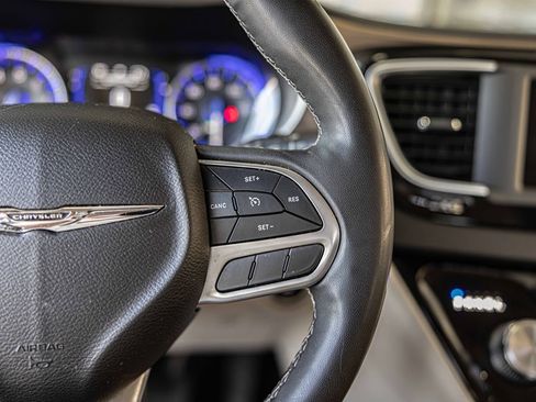 Used 2022 Chrysler Voyager LX image 26