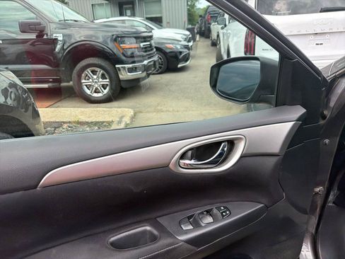 Used 2015 Nissan Sentra SV FWD image 19