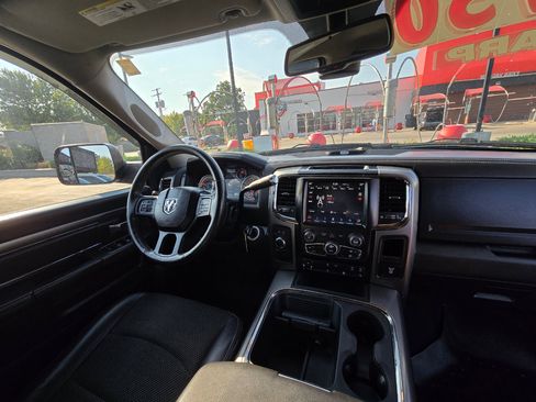 Used 2018 RAM 2500 Big Horn w/ Sport Appearance Group image 9