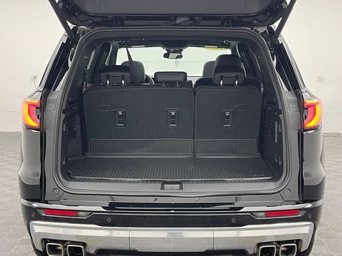 Used 2025 GMC Acadia Denali w/ LPO, All-Weather Package AWD/4WD image 11