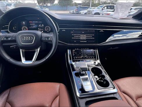 Used 2023 Audi Q7 3.0T Prestige w/ Prestige Package image 3