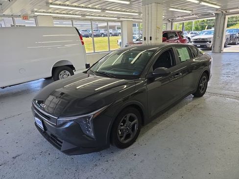 Certified 2025 Kia K4 FWD image 2