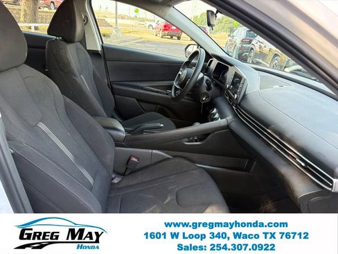 Used 2025 Hyundai Elantra SE FWD image 30