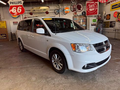 Used 2019 Dodge Grand Caravan SXT image 7