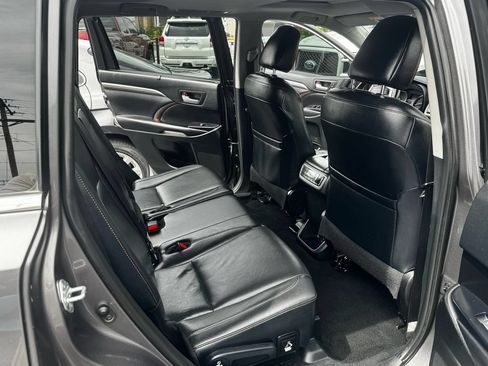 Used 2019 Toyota Highlander Limited AWD/4WD image 9
