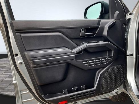 Used 2025 Toyota Tacoma SR image 22