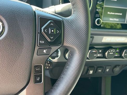 Used 2021 Toyota Tacoma TRD Sport AWD/4WD image 31