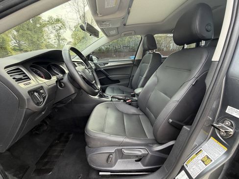 Used 2015 Volkswagen Golf S FWD image 4