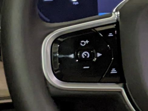 New 2026 Volvo XC90 B6 Plus w/ Protection Package Premier image 16