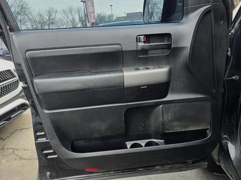 Used 2013 Toyota Tundra Grade 4x4 4dr CrewMax Cab Pick image 13