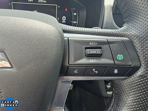 Used 2025 Mitsubishi Outlander SEL AWD/4WD image 17