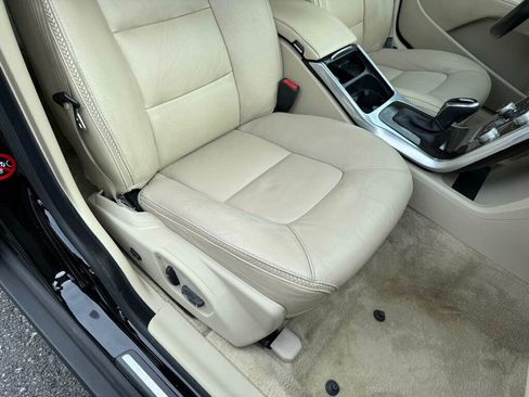 Used 2016 Volvo XC70 T5 Premier w/ Proximity Package image 54